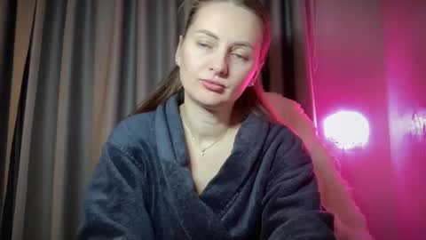 Snapshot of viola_1 chatting on 10/23/25, 01:05 Funny girl online show from 10/23/25, 01:05