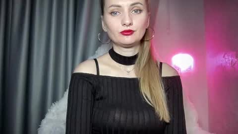 Snapshot of viola_1 chatting on 10/28/25, 03:36 Funny girl online show from 10/28/25, 03:36