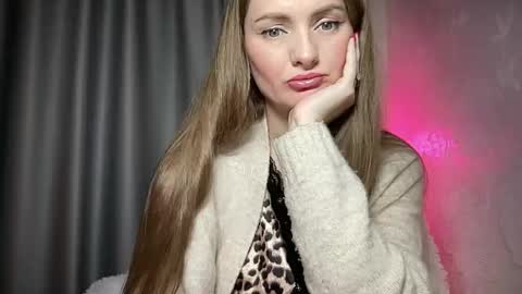 Snapshot of viola_1 chatting on 11/14/25, 10:14 Funny girl online show from 11/14/25, 10:14