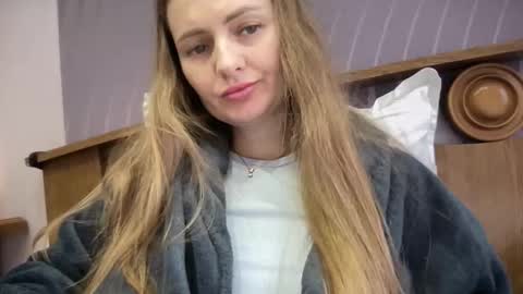 Snapshot of viola_1 chatting on 11/17/25, 09:26 Funny girl online show from 11/17/25, 09:26