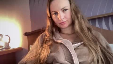 Snapshot of viola_1 chatting on 12/15/25, 07:45 Funny girl online show from 12/15/25, 07:45