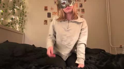 Snapshot of viola_blonde chatting on 10/07/25, 04:26 viola_blonde online show from 10/07/25, 04:26