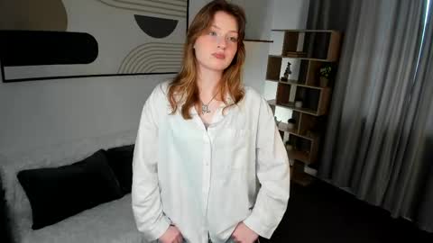 Snapshot of viola_larson chatting on 03/01/26, 10:17 Viola but friends call me Sisi online show from 03/01/26, 10:17