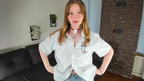 Snapshot of viola_larson chatting on 05/29/26, 05:11 Viola but friends call me Sisi online show from 05/29/26, 05:11