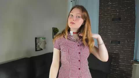 Snapshot of viola_larson chatting on 06/01/26, 04:52 Viola but friends call me Sisi online show from 06/01/26, 04:52