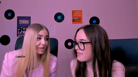 Snapshot of viola_sweet_ chatting on 05/13/26, 08:34 viola_sweet_ online show from 05/13/26, 08:34