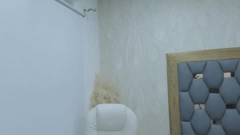 violeet_gray online show from 02/26/25, 12:25