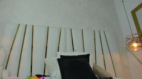 violeet_gray online show from 03/11/26, 10:32