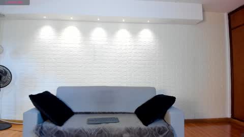 Snapshot of violeet_scott chatting on 01/14/25, 10:48 Violett Everyday From 0530 to 1430 Col Time online show from 01/14/25, 10:48