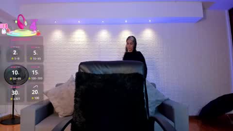 Snapshot of violeet_scott chatting on 02/19/25, 10:45 Violett Everyday From 0530 to 1430 Col Time online show from 02/19/25, 10:45