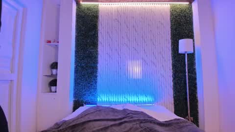 Snapshot of violeet_scott chatting on 09/15/25, 10:37 Violett Everyday From 0530 to 1430 Col Time online show from 09/15/25, 10:37