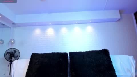 Snapshot of violeet_scott chatting on 09/23/25, 10:51 Violett Everyday From 0530 to 1430 Col Time online show from 09/23/25, 10:51