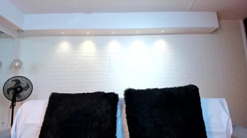 Snapshot of violeet_scott chatting on 09/24/25, 10:51 Violett Everyday From 0530 to 1430 Col Time online show from 09/24/25, 10:51