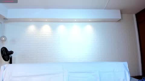 Snapshot of violeet_scott chatting on 09/26/25, 10:52 Violett Everyday From 0530 to 1430 Col Time online show from 09/26/25, 10:52