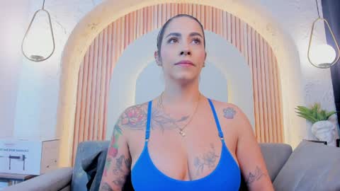 Violette online show from 04/08/26, 10:26