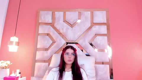 Snapshot of violet22smith chatting on 04/21/26, 12:33 KARLA GAEZ online show from 04/21/26, 12:33