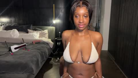 Snapshot of violet6xft chatting on 05/11/26, 03:07 Fantasy Black Girl online show from 05/11/26, 03:07