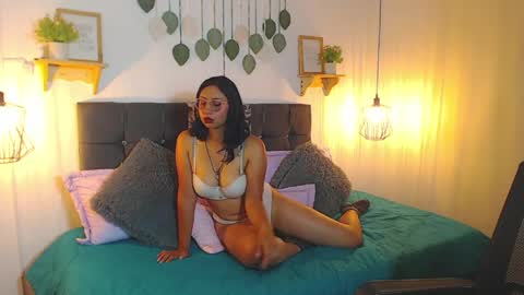 V I O L E T  online show from 04/15/26, 08:20