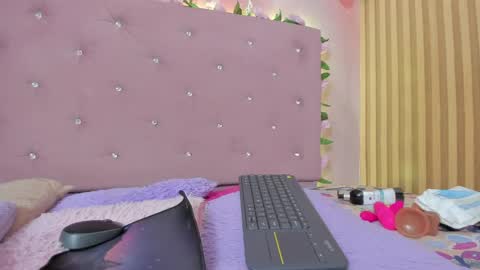 violet__taylor_ online show from 06/08/26, 02:23