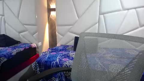 Violet online show from 04/18/26, 07:58