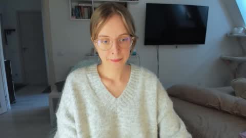 Snapshot of violet_blue_eyes chatting on 10/07/25, 12:24 Violet online show from 10/07/25, 12:24
