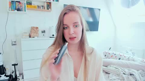 Violet online show from 05/05/26, 01:30