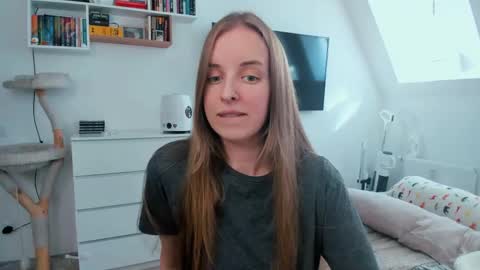 Snapshot of violet_blue_eyes chatting on 05/19/26, 02:12 Violet online show from 05/19/26, 02:12