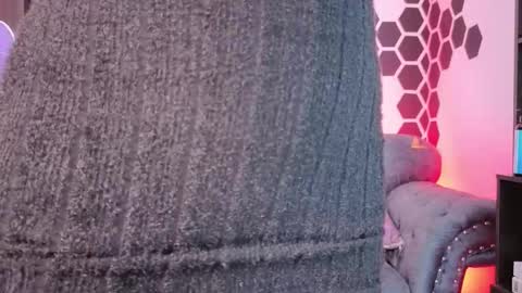 violet_jhonson online show from 12/01/25, 06:57