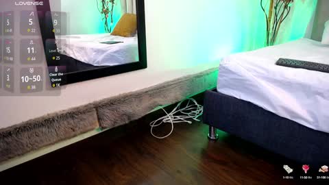 Snapshot of violet_jonesss chatting on 12/26/24, 05:30 Violet Jones online show from 12/26/24, 05:30