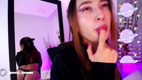 Snapshot of violet_jonesss chatting on 01/24/25, 12:52 Violet Jones online show from 01/24/25, 12:52