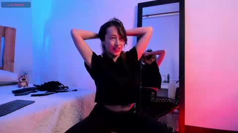 Snapshot of violet_jonesss chatting on 09/15/25, 03:01 Violet Jones online show from 09/15/25, 03:01