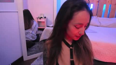 Snapshot of violet_jonesss chatting on 09/29/25, 02:55 Violet Jones online show from 09/29/25, 02:55