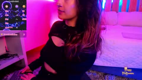 Snapshot of violet_jonesss chatting on 10/11/25, 02:26 Violet Jones online show from 10/11/25, 02:26