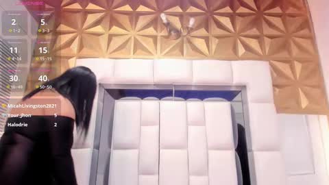 violet_milleer online show from 10/18/25, 07:14