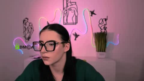 violet_moxi online show from 12/16/25, 06:18