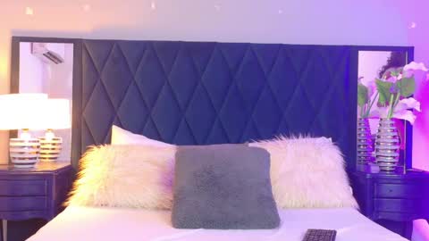 Violet  online show from 05/03/26, 12:00