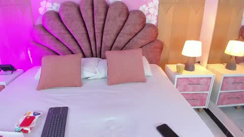 violet_smith01 online show from 07/02/26, 11:49