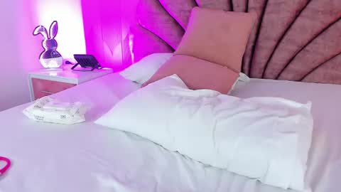 violet_smith01 online show from 07/06/26, 03:03