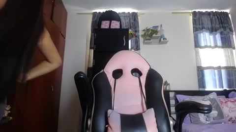 Snapshot of violeta_campbell chatting on 11/30/25, 04:22 violeta.. online show from 11/30/25, 04:22