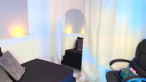 Violet  online show from 10/27/25, 10:41