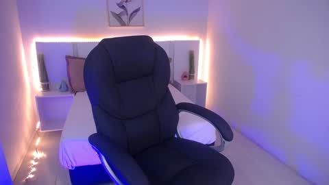 Snapshot of violeta_leon chatting on 12/19/24, 03:51 Violeta leon online show from 12/19/24, 03:51