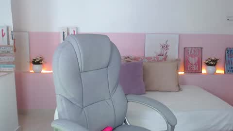 Snapshot of violeta_leon chatting on 02/11/25, 06:19 Violeta leon online show from 02/11/25, 06:19