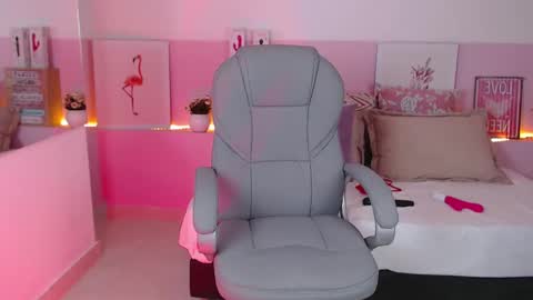 Snapshot of violeta_leon chatting on 02/22/25, 07:01 Violeta leon online show from 02/22/25, 07:01