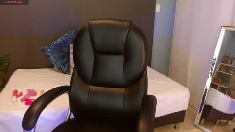 Snapshot of violeta_leon chatting on 09/12/25, 03:17 Violeta leon online show from 09/12/25, 03:17