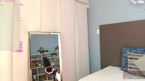 Snapshot of violeta_leon chatting on 10/17/25, 04:04 Violeta leon online show from 10/17/25, 04:04