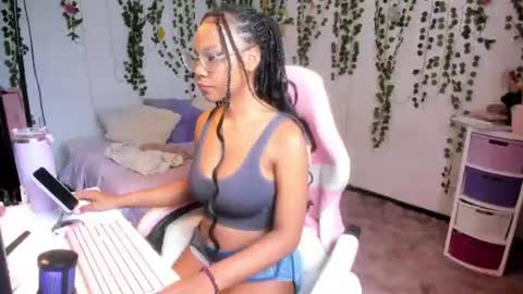 Snapshot of violeta_miler_ chatting on 06/26/26, 05:28 Violeta online show from 06/26/26, 05:28