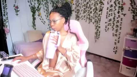 Snapshot of violeta_miler_ chatting on 07/20/26, 05:59 Violeta online show from 07/20/26, 05:59