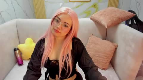 Snapshot of violeta_sub chatting on 04/28/26, 01:16 IG violeta sub online show from 04/28/26, 01:16