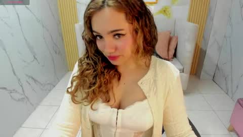 Snapshot of violeta_sub chatting on 06/08/26, 01:11 IG violeta sub online show from 06/08/26, 01:11