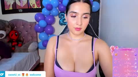 Snapshot of violetalee chatting on 05/19/26, 03:35 Jimena online show from 05/19/26, 03:35